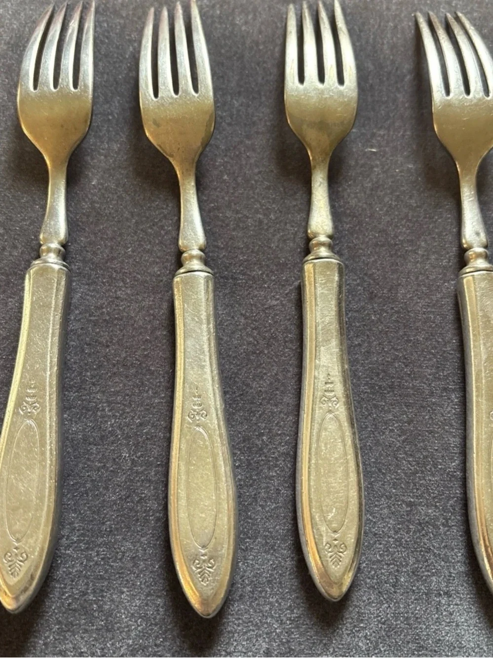Set of 4 Vintage Oneida Community Plate Forks  Adam Pattern